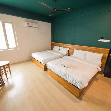 苏丹娜路v客房酒店 峇株巴辖 外观 照片