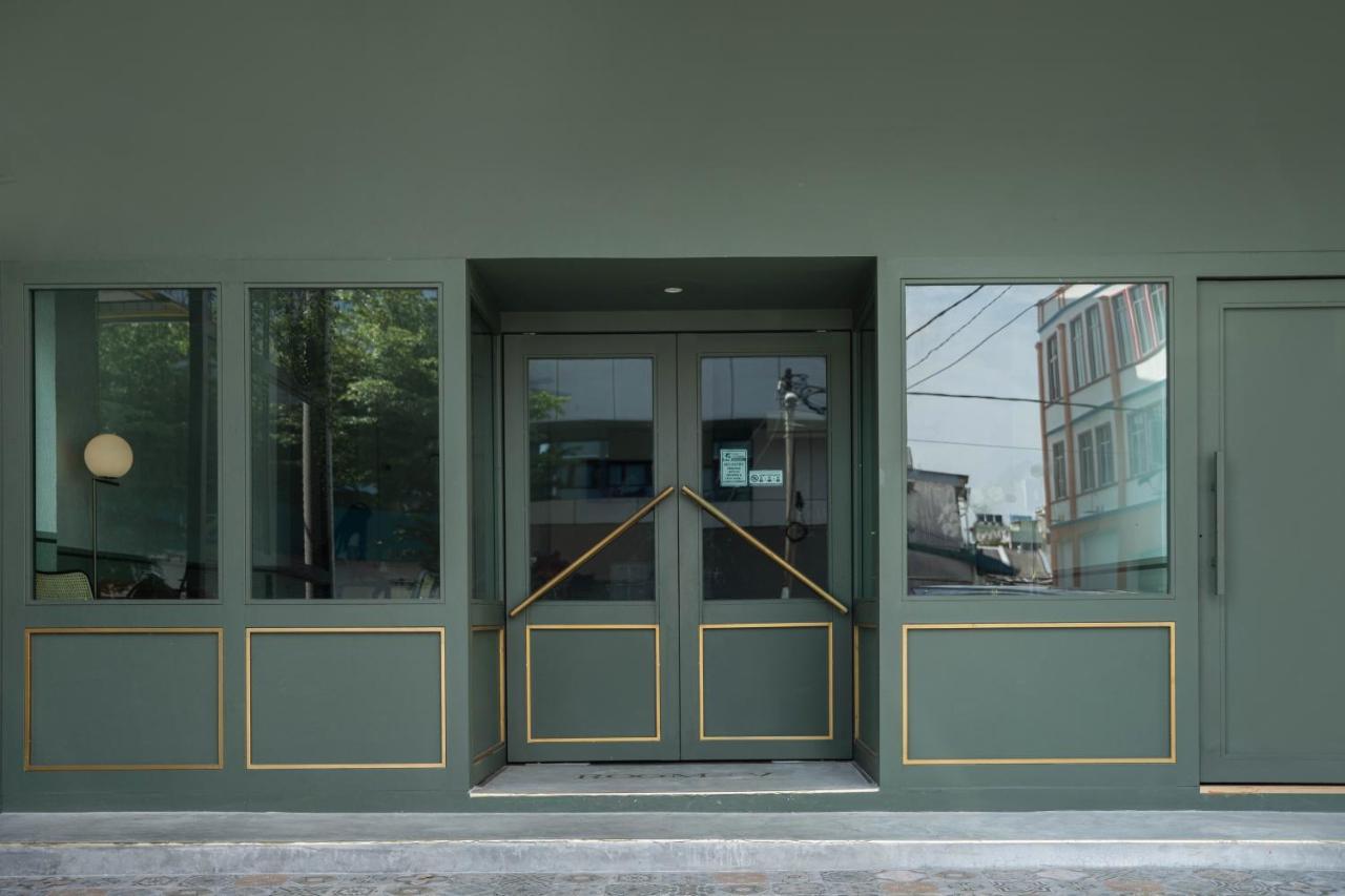 苏丹娜路v客房酒店 峇株巴辖 外观 照片