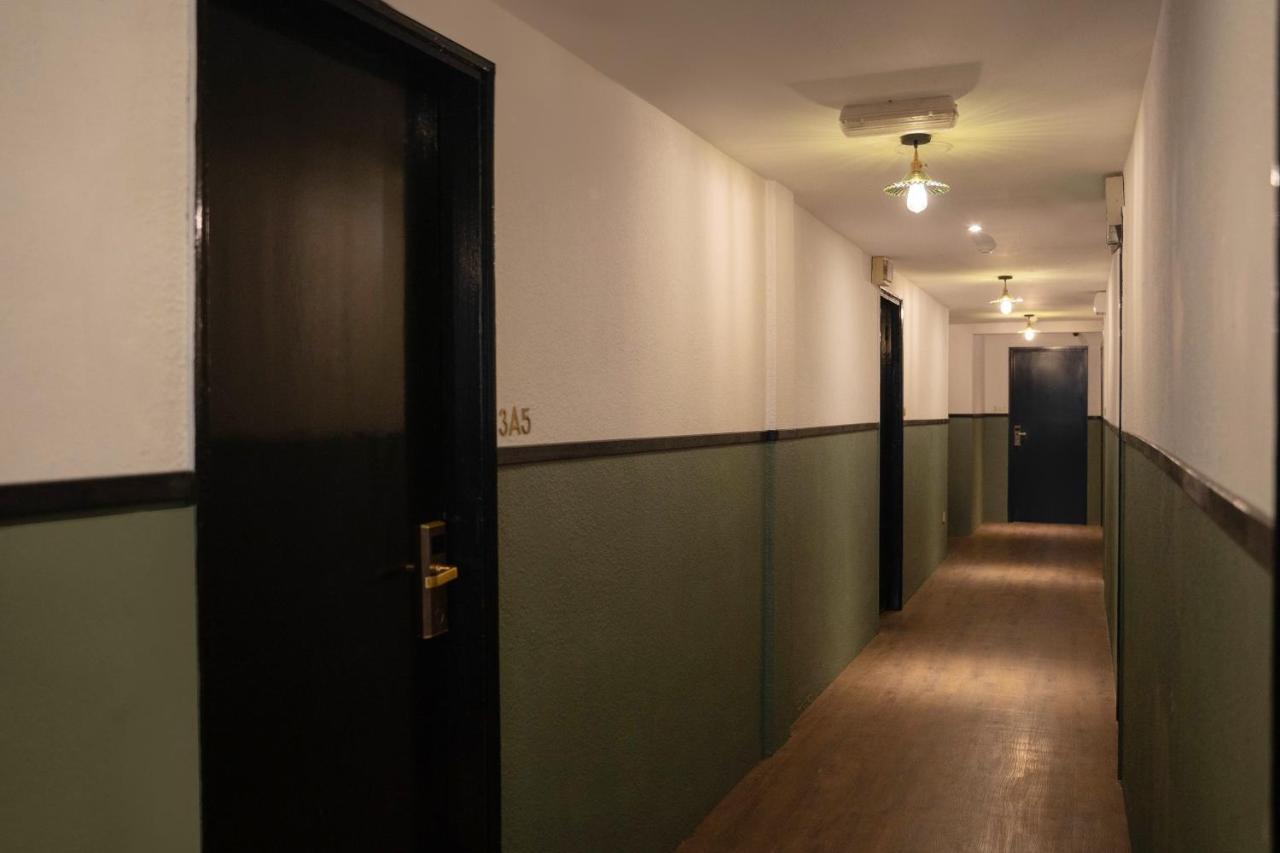 苏丹娜路v客房酒店 峇株巴辖 外观 照片